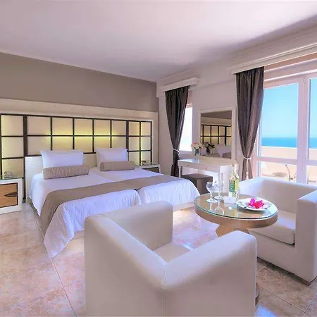 Athina Palace - *