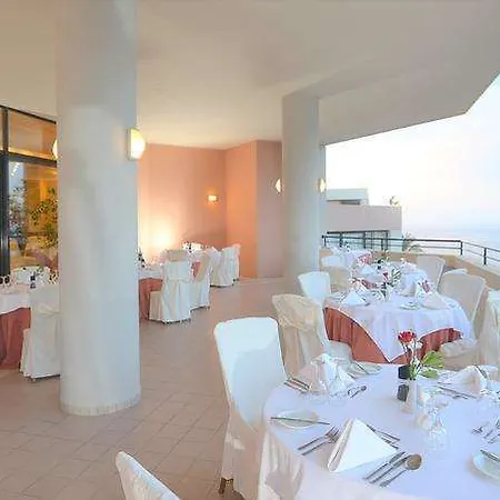 Athina Palace - *